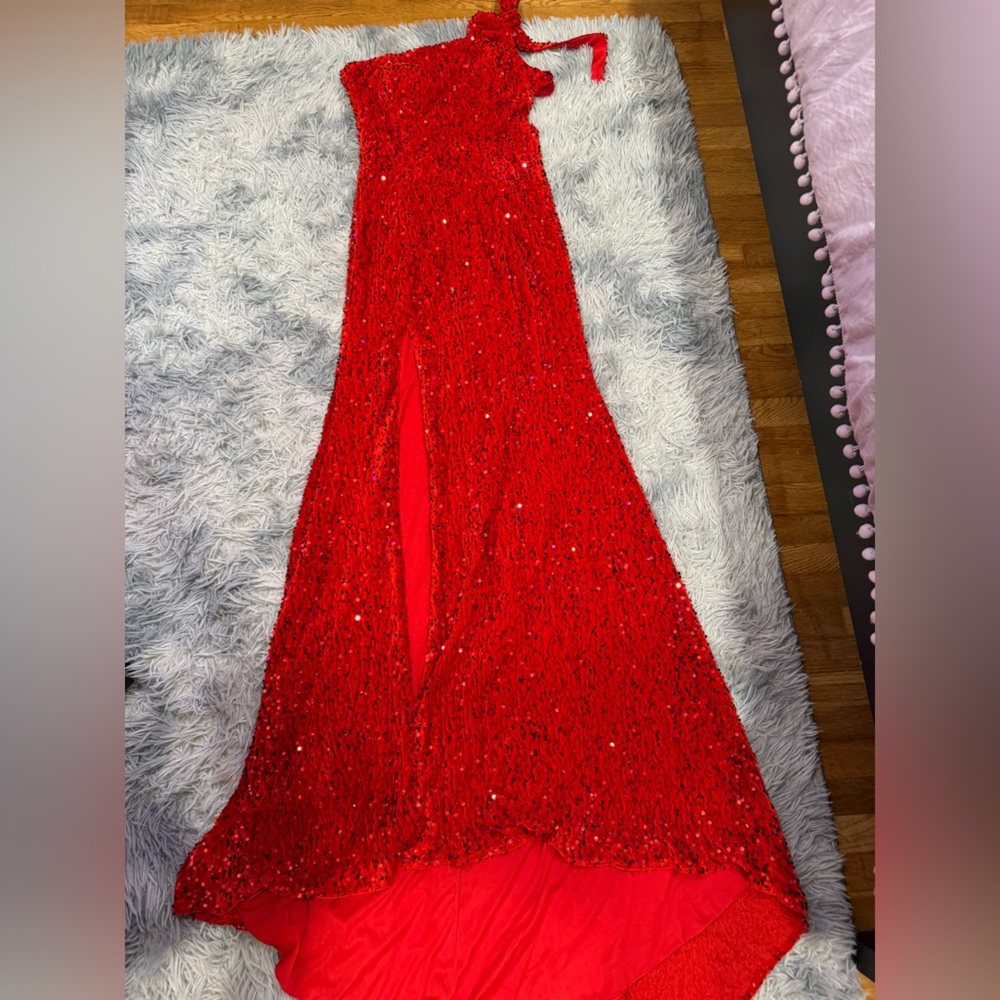Red dress with a slit❤️ - Picture 4 of 6
